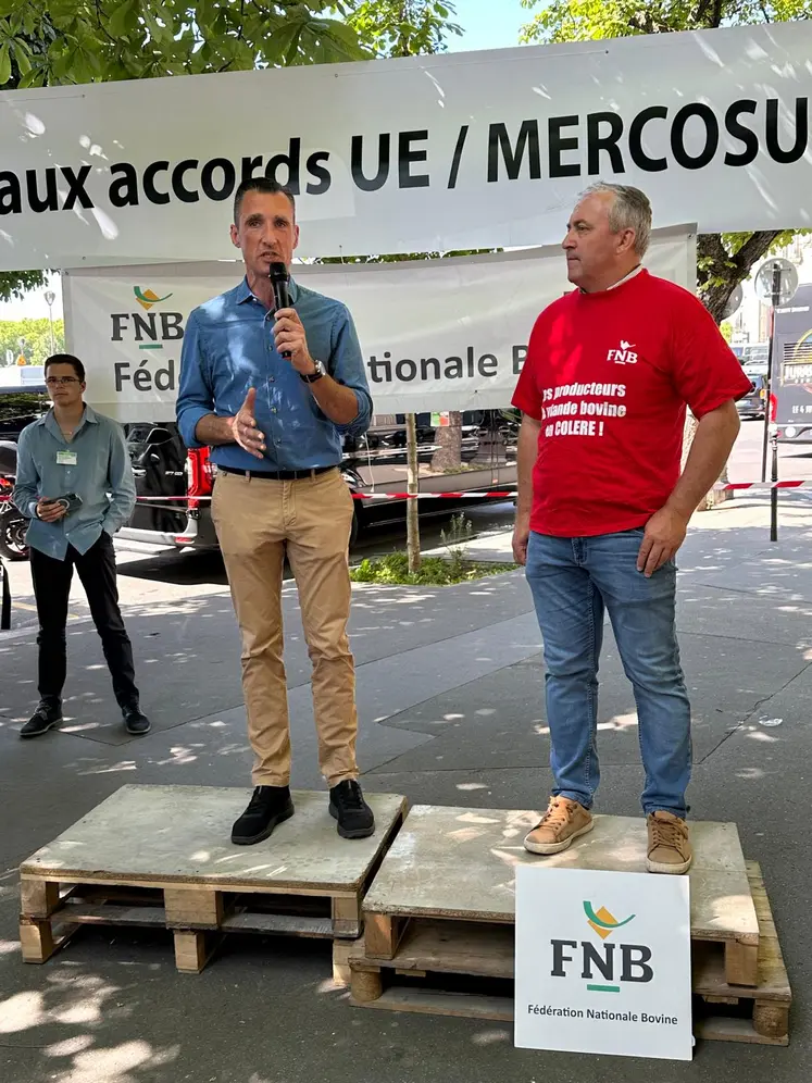 Jean-Michel Schaeffer président d'Anvol (filière avicole) et Patrick Bénézit président de la FNB.