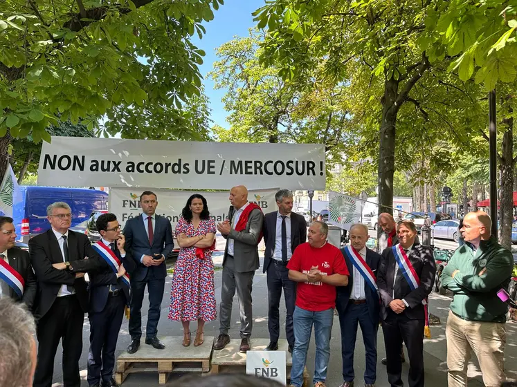 Des élus ont rejoint les éleveurs lors de la manifestation contre le Mercosur, organisée le 9 juillet à Paris.
