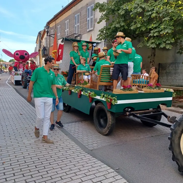 char fleuri durant la cavalcade