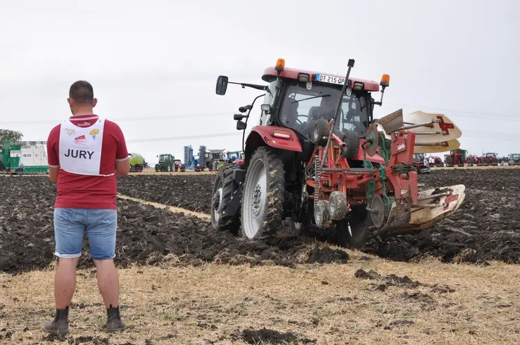 Entre fête populaire et tribune agricole, les finales de labours constituent un moment clé pour le réseau des Jeunes agriculteurs.