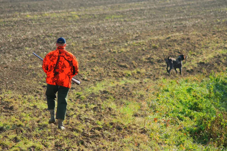 chasseur avec son chien