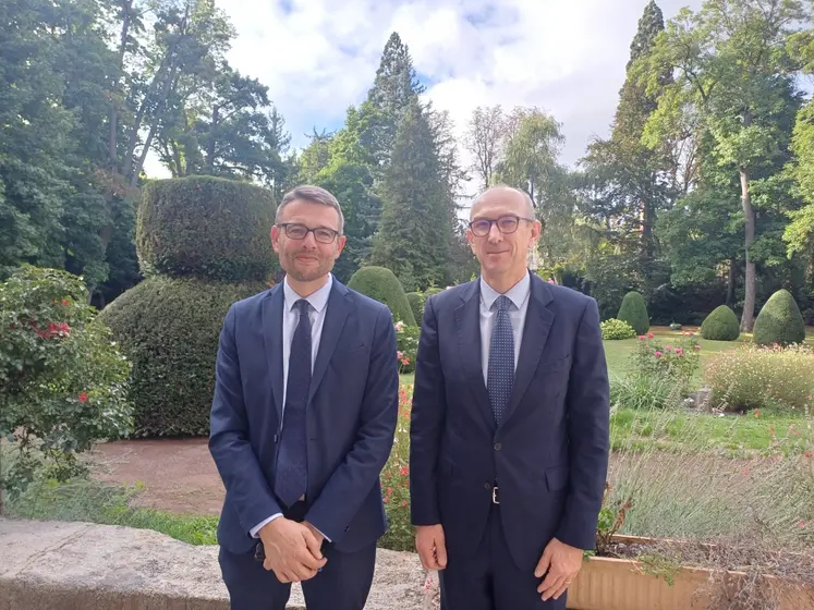 De gauche à droite : le directeur de Cabinet, Benoit De Lagarde et le Préfet Yvan Cordier.
