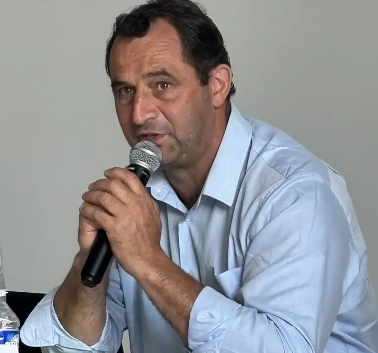 David Chauve est producteur de lait dans l'est du Puy-de-Dôme.
