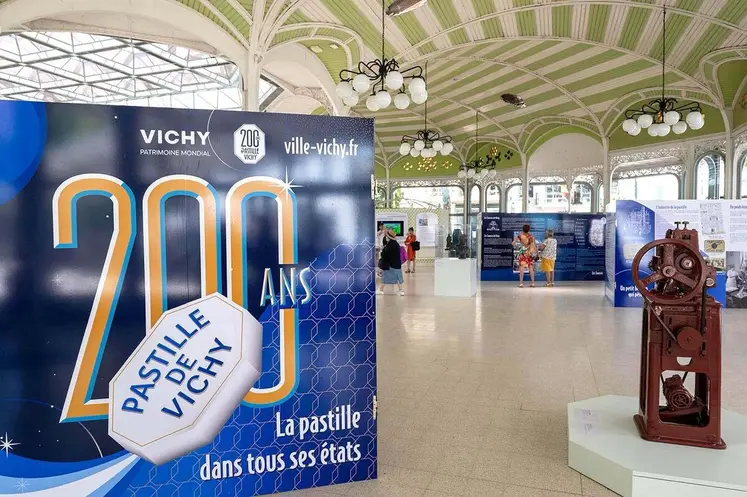 L’exposition « La pastille dans tous ses états » est à découvrir dans le Hall des sources jusqu’au 3 novembre.