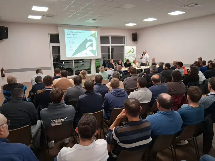 réunion à la salle polyvalente de Quinssaines