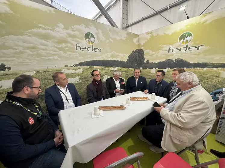 La délégation du département de l'Allier en visite au Sommet de l'élevage