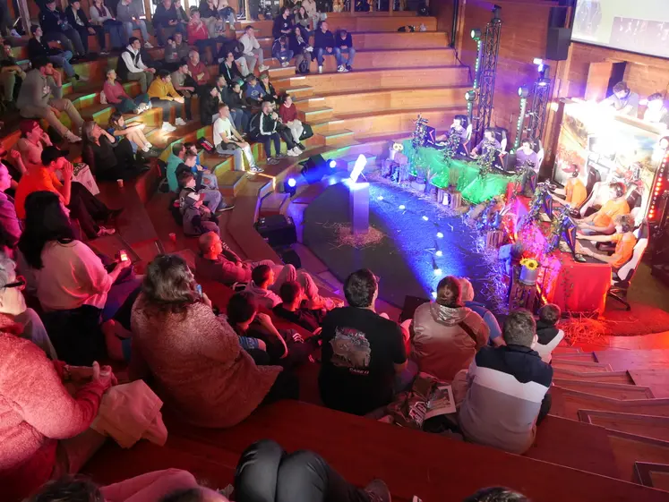 Un public attentif pour la finale 2025.