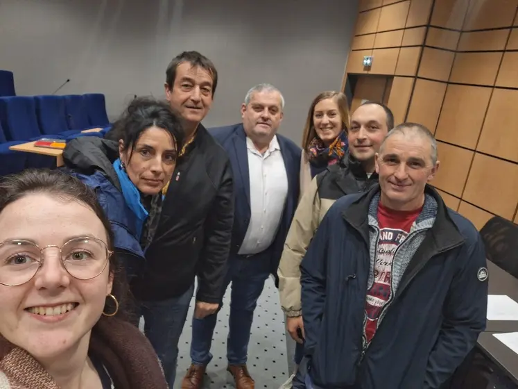 La délégation régionale avec notamment Lionel Guy, président de la section laitière de la FDSEA43 et Éric Richard administrateur FNPL.