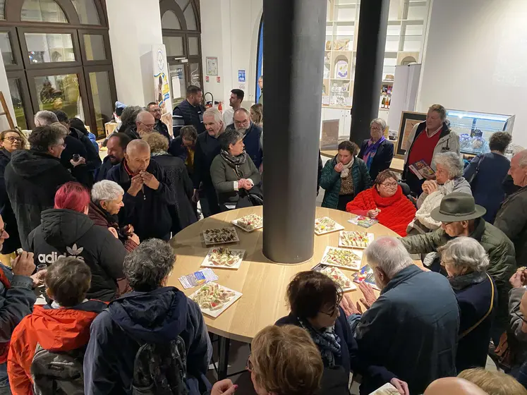 dégustation d'amuse-bouches à base de Poulet du Bourbonnais