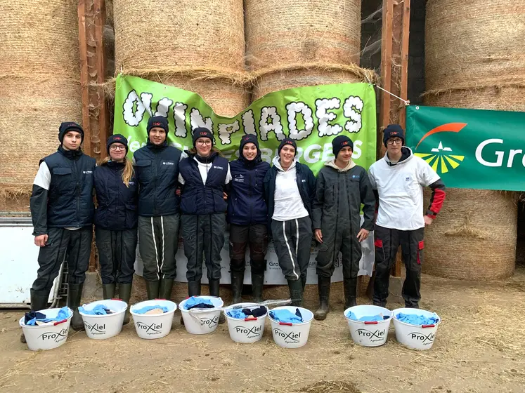 Dans le désordre, les 8 gagnants des Ovinpiades départementales qui s'affronteront prochainement et une nouvelle fois en régional : Meryl PETRA - Louis COMBROUZE - Lyse GUERIN- Léna MALPEL - Elise DABERT - Lucas TEYSSANDIER (Marmilhat) - Alexis LASSALAS (Gelles) - Alexis CASTRO (Rochefort-Montagne)  