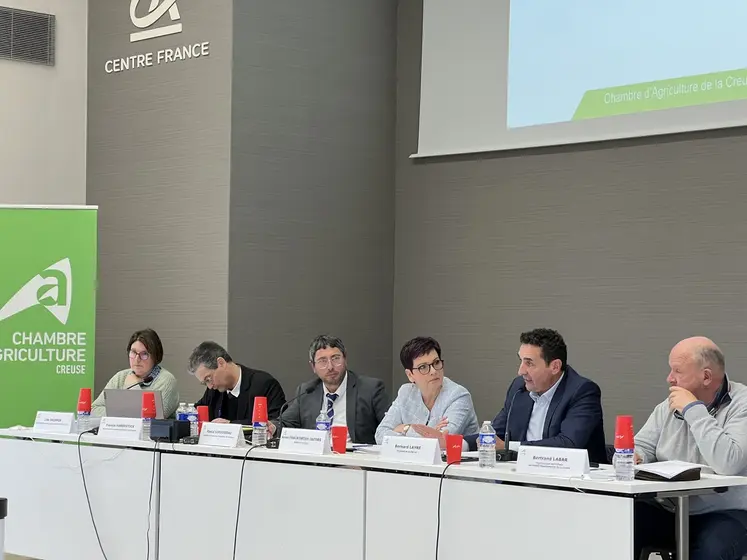Line Dauphin (directrice service élevage Chambre d’agriculture Creuse), Francis Haberstock (directeur Chambre d’agriculture Creuse), Pascal Lerousseau (Président Chambre d’agriculture Creuse), Anne-Frackowiak-Jacobs (Préfète de la Creuse), Bernard Layre (Président Chambre d’agriculture Nouvelle-Aquitaine) et Bertrand Labar (élu Conseil départemental en charge de l’agriculture).