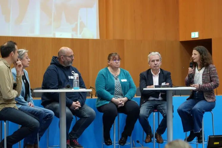 Lors d’une table ronde, les différents intervenants ont rappelé à quel point travailler sur l’herbe est un enjeu d’avenir pour l’agriculture du Massif central.