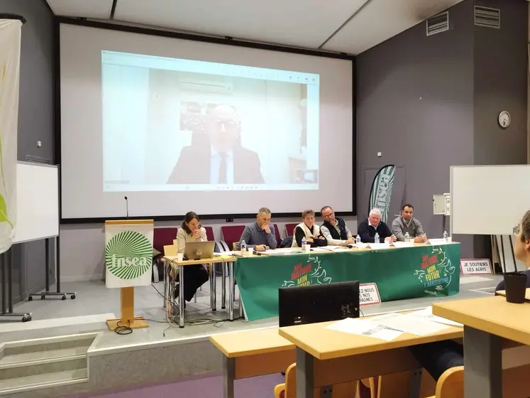 Le sénateur de la Haute-Loire Laurent Duplomb a défendu par viso-conférence sa loi toujours en attente d'application. 