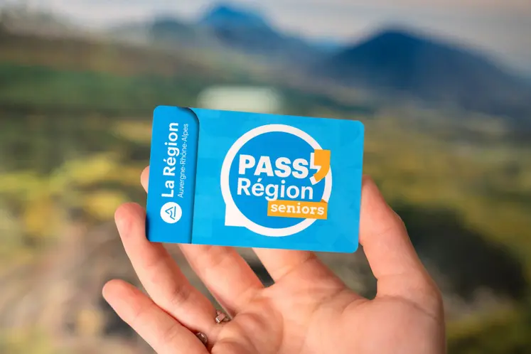 Auvergne-Rhône-Alpes est la première collectivité régionale à mettre en place un Pass destiné aux seniors.