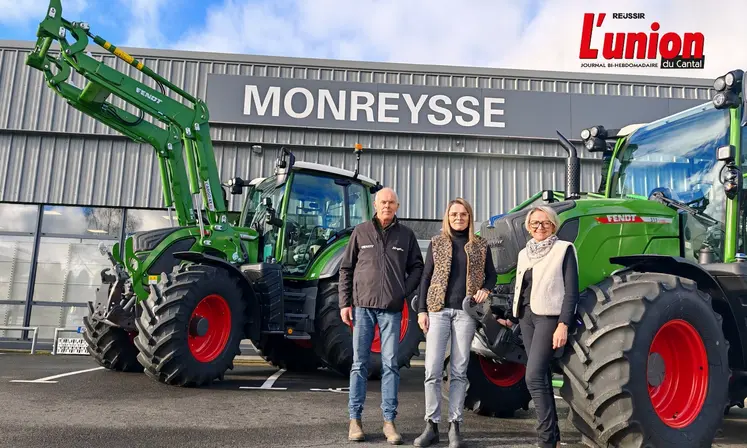 Famille de concessionnaire FENDT devant les tracteurs de sa concession.