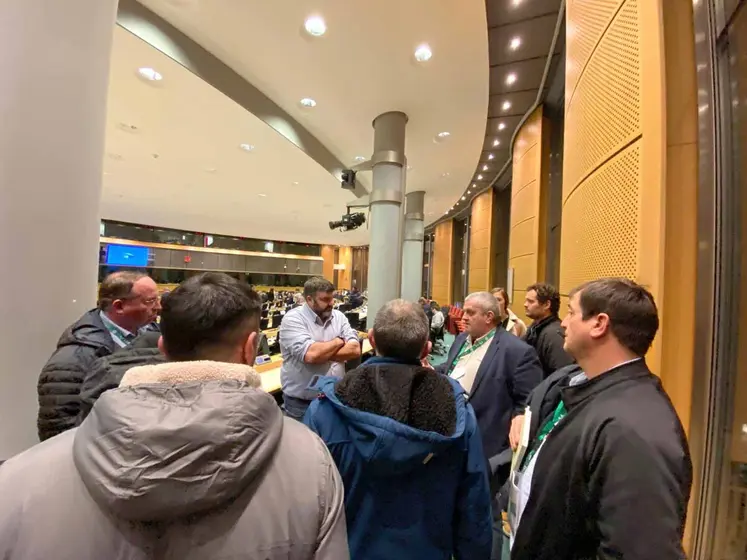 Echange entre les agriculteurs et les députés européens dont Jérémy Decerle.