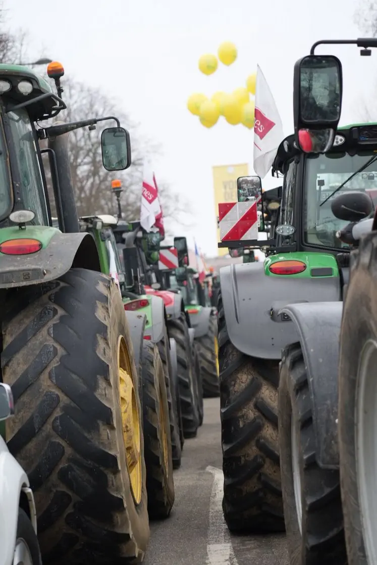 Selon les organisateurs, entre 700 et 800 tracteurs sont montés à Strasbourg. 