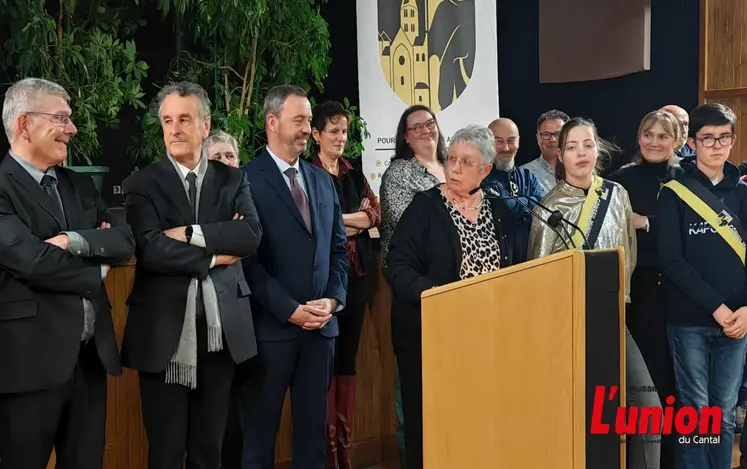 Maire de Mauriac s'adressant aux personnalités dont le préfet