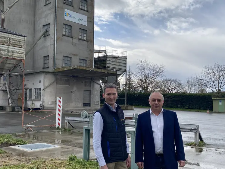 Vincent Bertholier, directeur de Val'Limagne.coop, et Thierry Bonnet, nouveau président de Val’Limagne.coop, sur le site de Bellenaves.