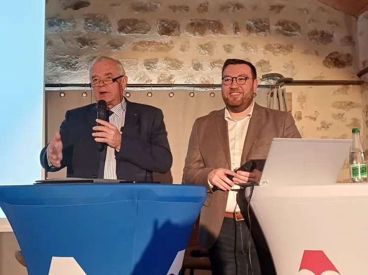 Le président Gérard Cormorèche et David Roy, responsable du marché de l’agriculture et viticulture.