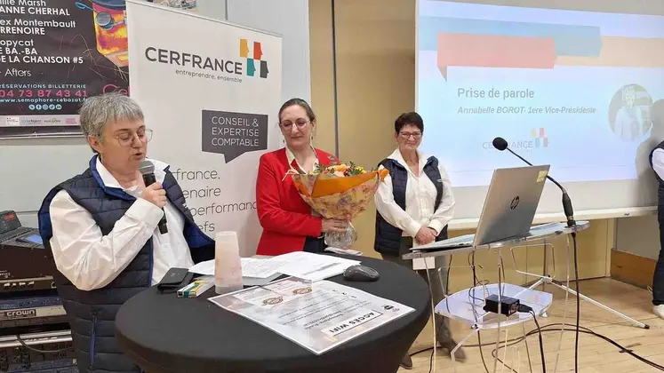 Cécile Dif Puech ( à droite) présidait sa dernière assemblée générale. Annabelle Borot (à gauche) lui succède. Agricultrice à Vichel, elle était 1ere vice-présidente de CERFRANCE Puy-de-Dôme Avenir.