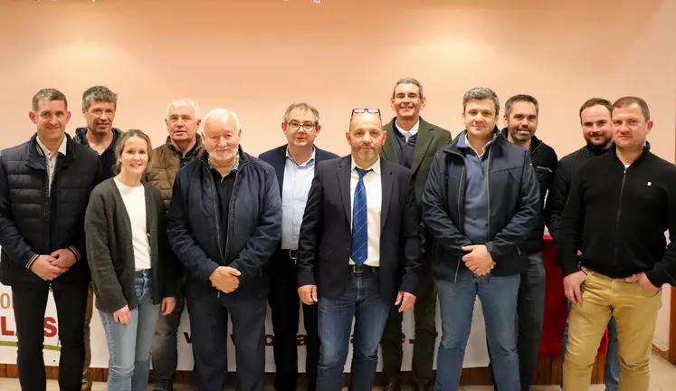 L'équipe du herd-book Charolais avec au centre son nouveau président Emmanuel Turpeau.