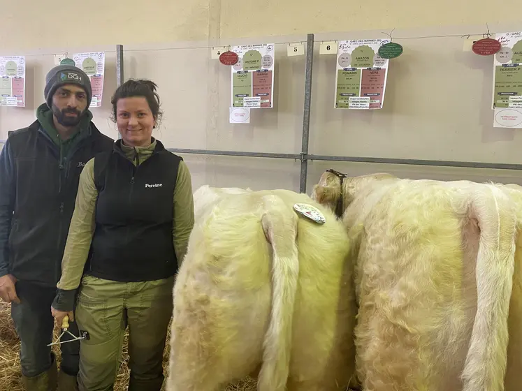 Perrine Point et son compagnon, Baptiste Prost, du GAEC des Marmes.