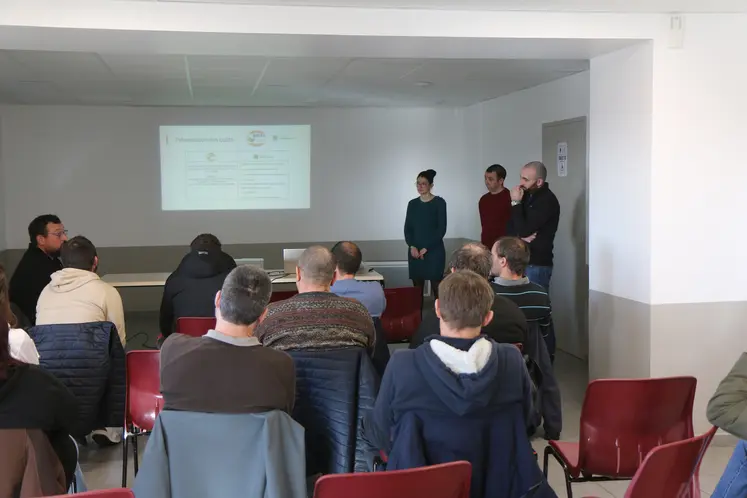 Réunion sur la question de la main-d'œuvre salariée en agriculture