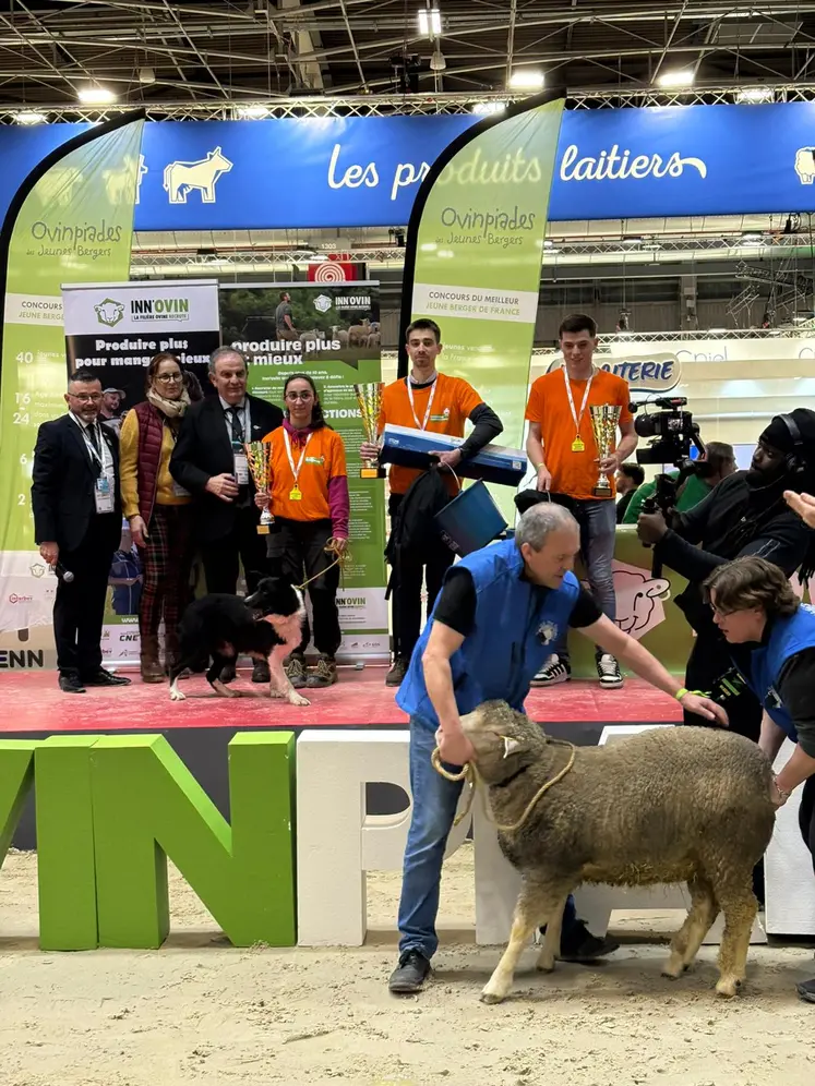 Alexandre Delabre, 3ᵉ sur le podium aux côtés des autres gagnants de la finale nationale des Ovinpiades 2026.