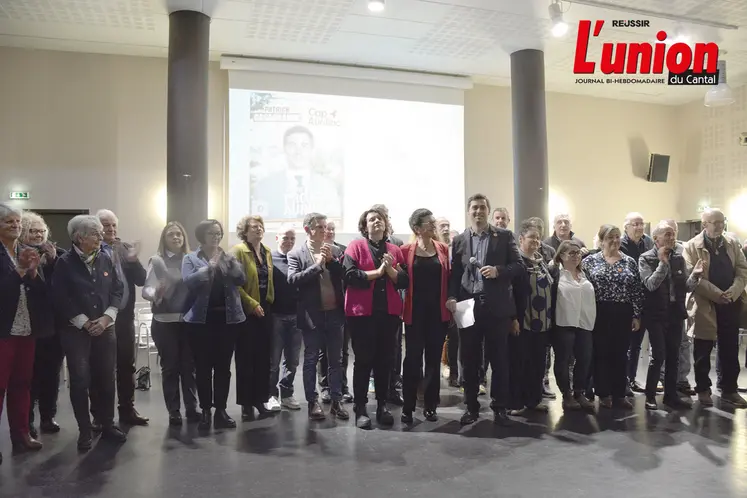 Une foule de candidats heureux