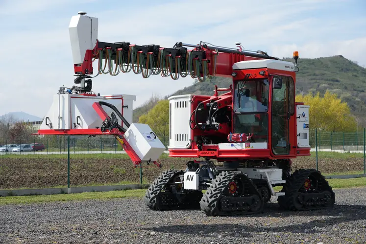 La Phénomobile, robot de phénotypage semi automatisé à déplacement autonome.