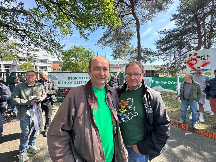 Sylvain Deloche et Bertrand Nicolas, agriculteurs dans le Puy-de-Dôme ont participé à la manifestation à Orléans.