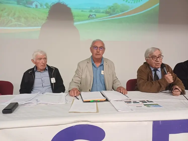 A la tribune, Maurice Laurent, nouveau président de la SDAE, entouré de Claude Chalencon et de Jean Beraud.