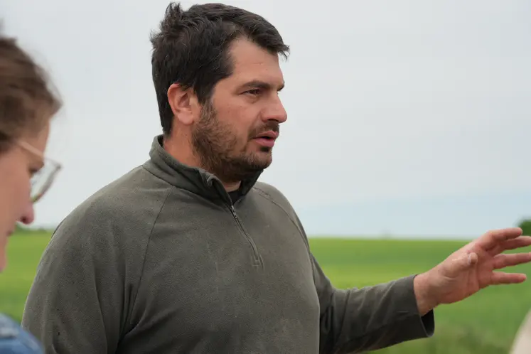 Aurélien Lafoucrière, éleveur de pintades LR et de poulets du Bourbonnais.