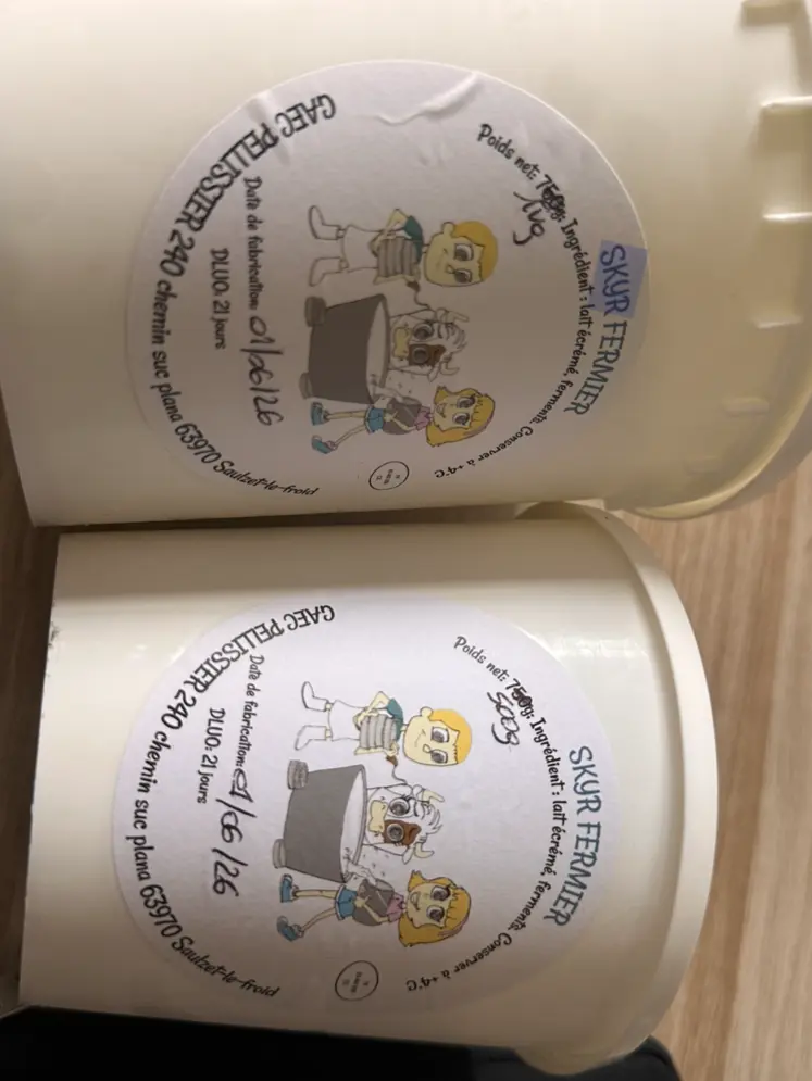 Pour produire un kilo de Skyr, Élodie et Sylvain utilisent deux litres de lait. 