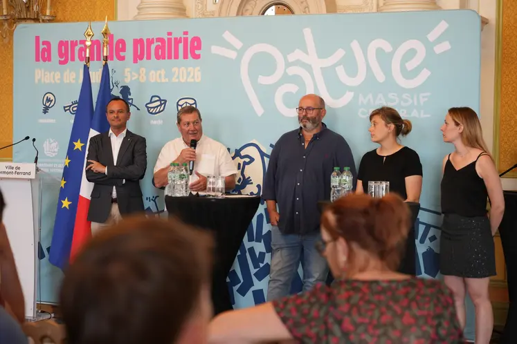 Au micro, Jacques Chazalet, président du Sommet de l’Élevage.