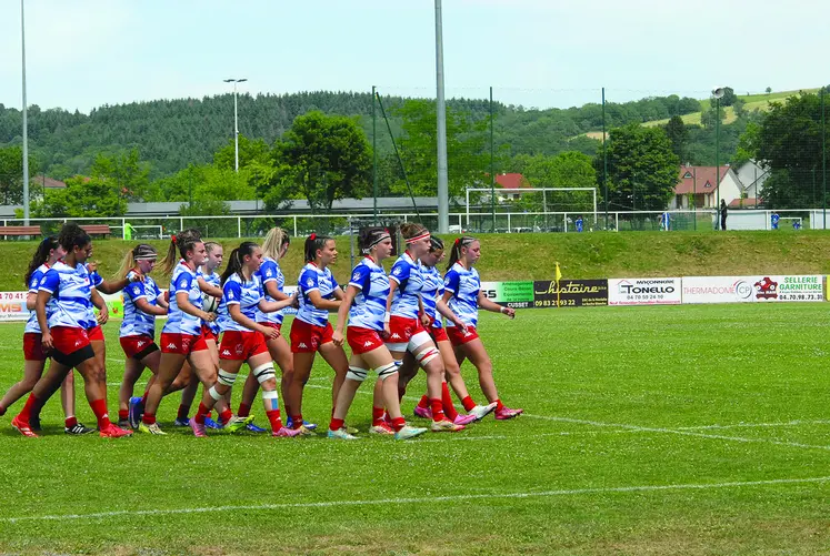 Une équipe féminine de rugby.