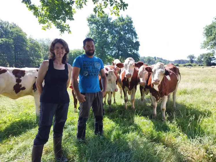 Joëlle et Jonathan, le nouveau duo du Gaec du Moulidier. 
