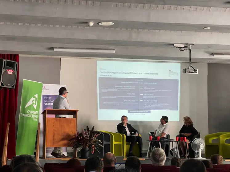 Christophe Picoulet Chef du Service régional de l’économie agricole et agroalimentaire de la Draaf
Jean-Philippe Legueult, Préfet de la Creuse
Pascal Lerousseau, Président de la Chambre d’agriculture de la Creuse,
Geneviève Barat, élue de territoire Sud Creuse au Conseil Régional, Conseillère déléguée à la Ruralité, aux Circuits-courts et à la Feuille de route Alimentation.