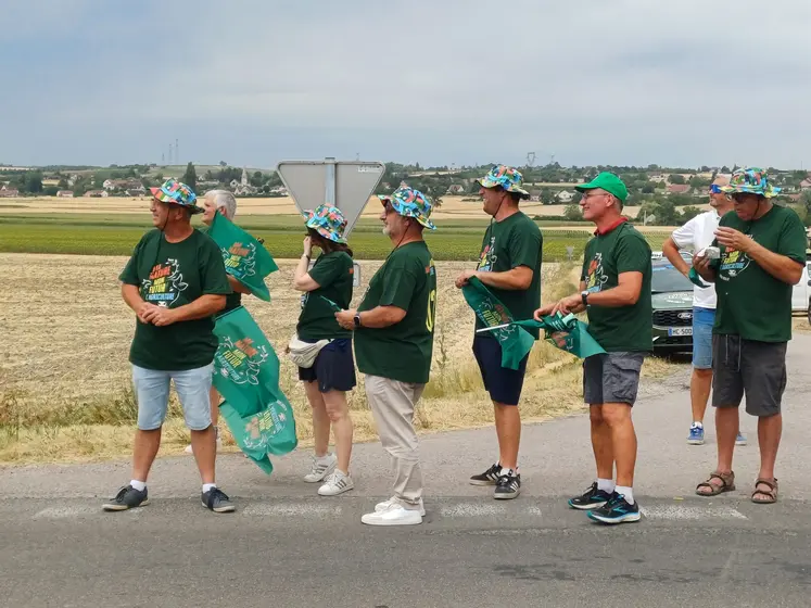 spectateurs lors du passage de la caravane publicitaire