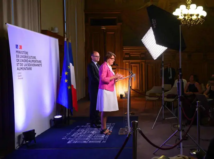 Conférence de presse du 9 juillet où Annie Genevard, ministre de l'Agriculture a annoncé la mise en place d'une aide exceptionnelle pour l'achat d'engrais azotés simples.
