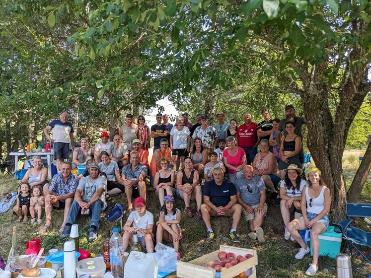 Près de 70 agriculteurs et membres de leurs familles ont participé à la journée vélorail et pique-nique organisée par le GVA Saugues-Langeac-Pinols, dans une ambiance chaleureuse et conviviale.
