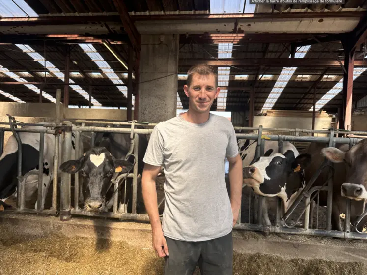 Damien Chassaing, éleveur de vaches laitières à Isserteaux. 