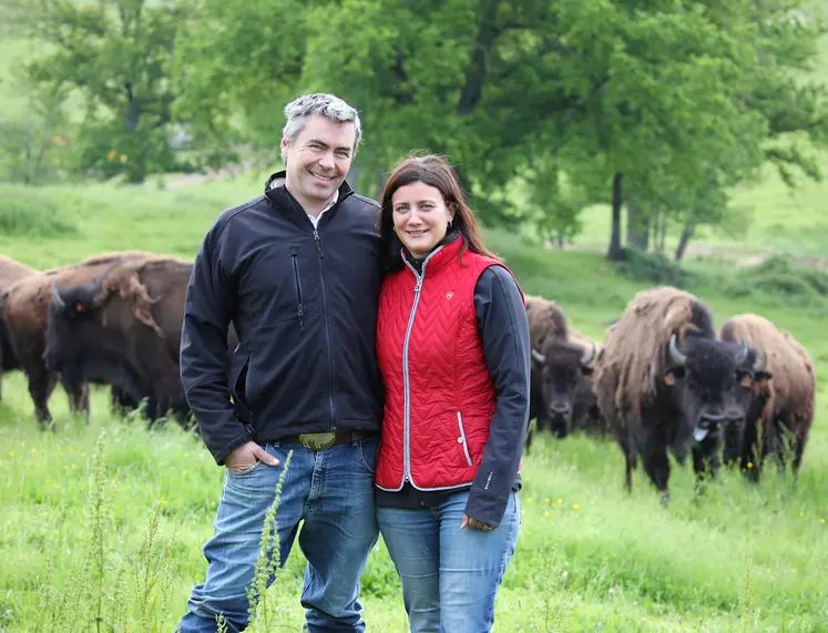 Matthieu et Christel Péron dirigent ensemble la Ferme des Bisons d'Auvergne.