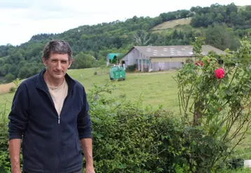Après plus de quarante ans de travail dans l’élevage charolais, Roland Taillardat aspire, avec sa compagne, à une retraite dans une autre région.