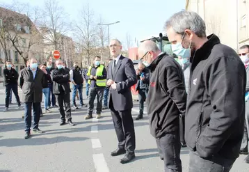 Le Préfet Jean-Francis Treffel a assuré être à l’écoute des agriculteurs lors de la rencontre d’un peu plus d’une heure avec la délégation composée de Patrice Bonnin, président de la Chambre d’agriculture de l’ Allier, et des représentants de la FNSEA03 ainsi que des Jeunes Agriculteurs de l’ Allier.