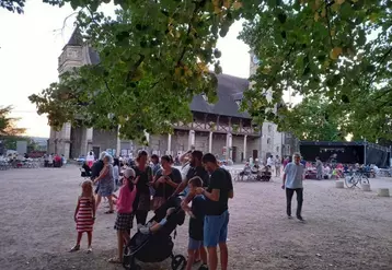 Ils étaient des centaines de personnes à s’être rendu, le 6 août dernier, sur l’esplanade du château des ducs de Bourbon, à Montluçon, pour déguster un menu bourbonnais et échanger avec les producteurs.