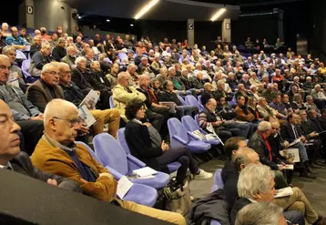 Près de 400 personnes, chasseurs, représentants d’institutions et personnalités politiques de tout bord avaient fait le déplacement ».