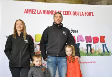 Marine et Michel Van Simmertier avec leurs deux enfants Léa et Gabriel ont posé leurs valises du côté de Saint-Alyre-Es-Montagne dans le Puy-de-Dôme.