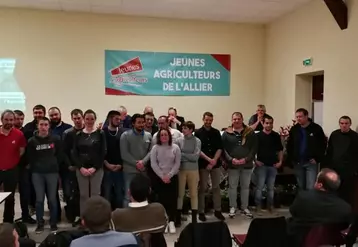 Les trente-neuf administrateurs des Jeunes Agriculteurs de l'Allier, autour de leur président, Cédric Fournier. Ils doivent se réunir le 11 avril prochain pour mettre en place un nouveau Bureau.